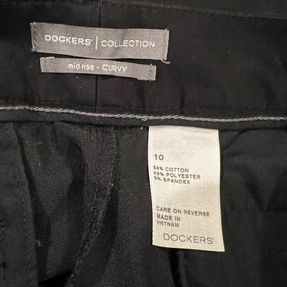 BAG395. Women’s Dockers Mid Rise Curvy Capri 10 - Picture 5 of 6